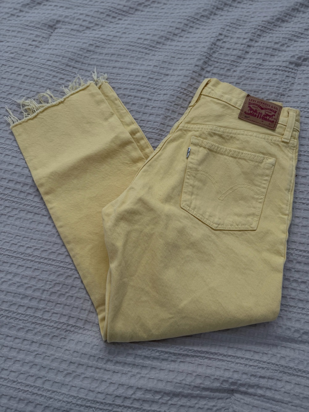 62. Levi’s | Yellow Jeans | 28